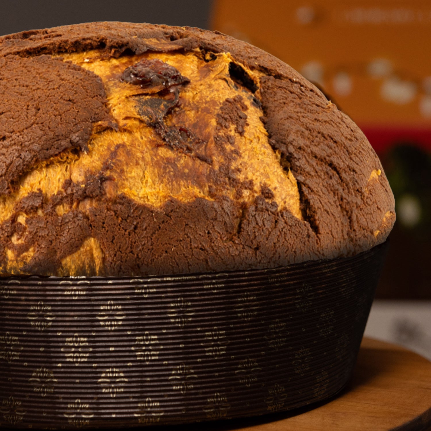 - Almond Panettone with raisins