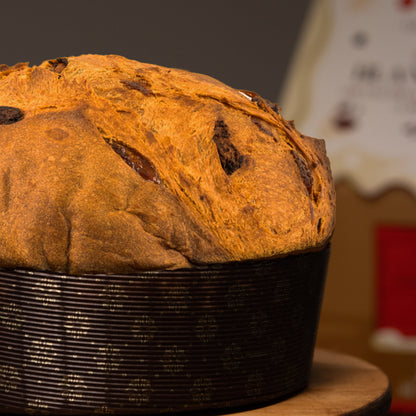 - Almond Panettone with raisins